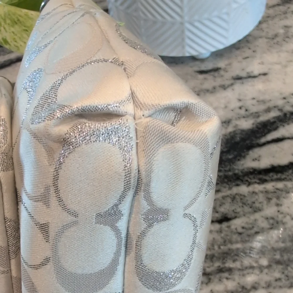 Coach VINTAGE Penelope Silver & Grey Signature Crossbody Bag - Picture 3 of 13